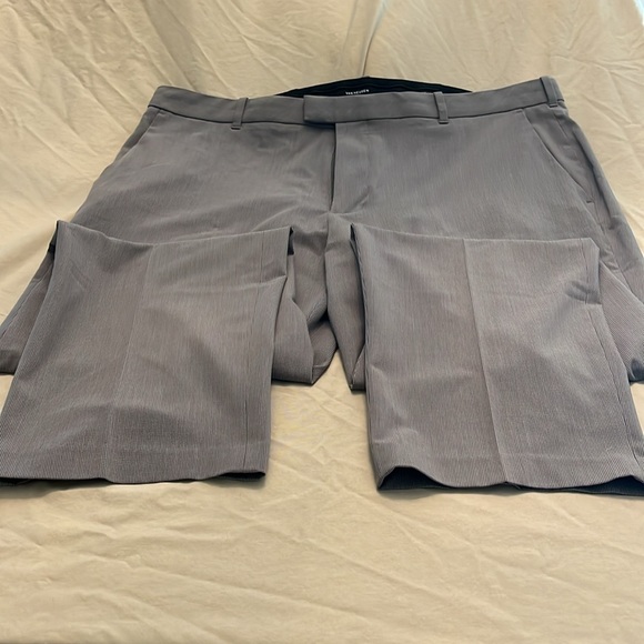 Van Heusen Flex gray mini houndstooth dress pants. 40 waist 32 inseam. - Picture 2 of 5
